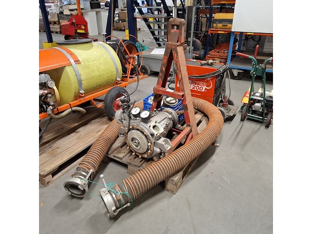 Waterpomp + diverse koppelstukken - afbeelding 1 van  17