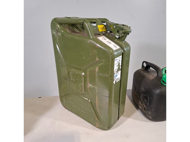 Waterpomp, heteluchtkachel en jerrycans, o.a. kelfort en honda, o.a wb10 - afbeelding 4 van  13