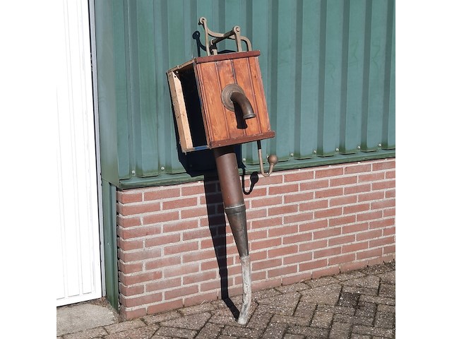 Waterpomp met zwengel - afbeelding 1 van  7