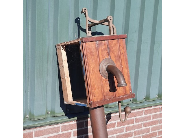 Waterpomp met zwengel - afbeelding 2 van  7