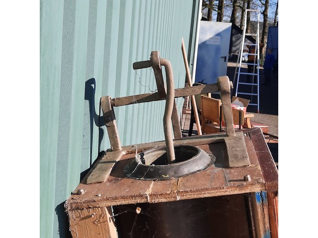 Waterpomp met zwengel - afbeelding 4 van  7