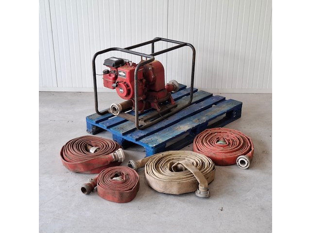 Waterpomp op benzine, homelite, 111dp2-b, rood, inclusief 4x waterslang - afbeelding 1 van  18