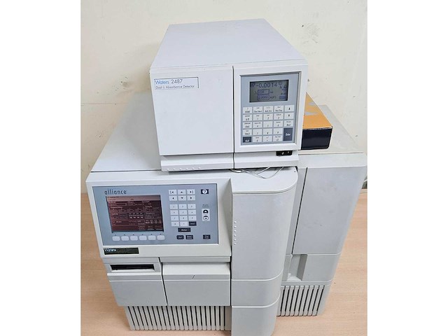 Waters alliance - 2695 2487 hplc uv detektor - uv detektor, gekoelde autosampler en kolomoven - 2005 - afbeelding 2 van  11