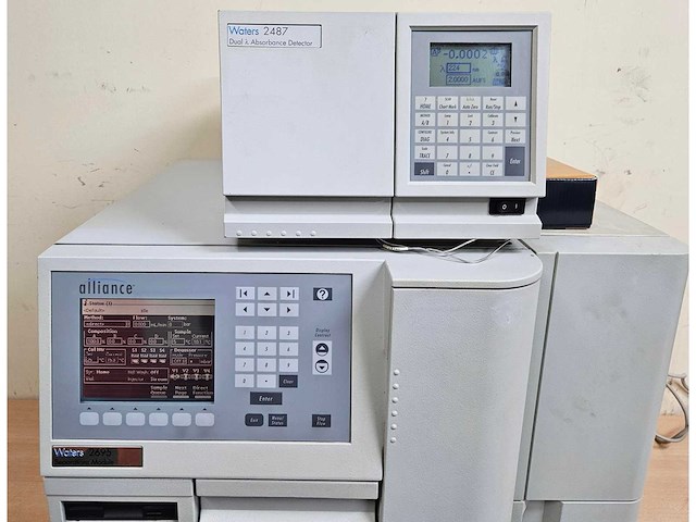 Waters alliance - 2695 2487 hplc uv detektor - uv detektor, gekoelde autosampler en kolomoven - 2005 - afbeelding 4 van  11