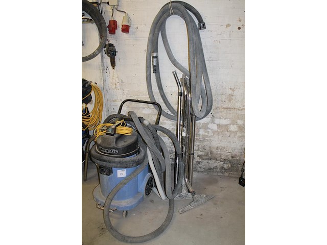 Waterstofzuiger numatic wv 900-2 met diverse slangen en voeten. - afbeelding 2 van  3