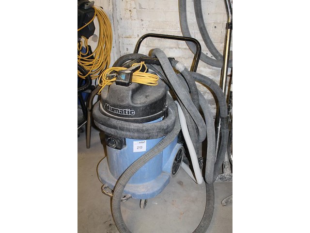 Waterstofzuiger numatic wv 900-2 met diverse slangen en voeten. - afbeelding 3 van  3