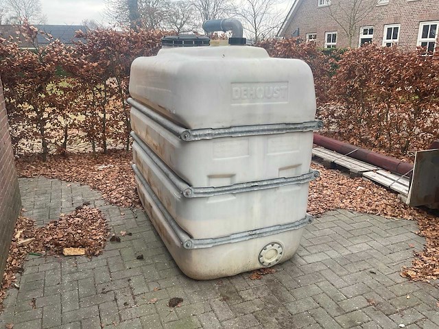 Watertank. 2500 l diverse bouwmaterialen - afbeelding 1 van  4