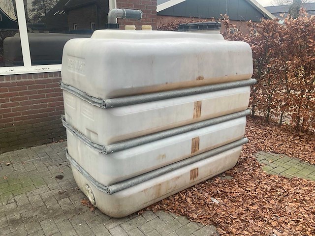 Watertank. 2500 l diverse bouwmaterialen - afbeelding 2 van  4