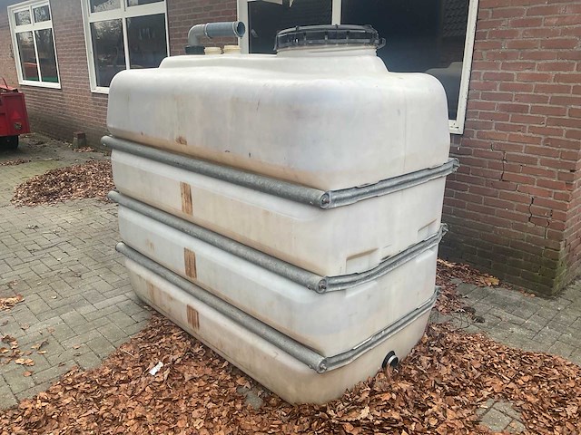 Watertank. 2500 l diverse bouwmaterialen - afbeelding 3 van  4