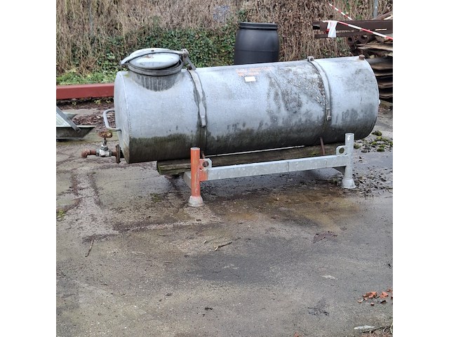 Watertank met transportbok - afbeelding 1 van  7