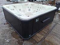 Waterwave spas 5 persoons jacuzzi en buitenspa - afbeelding 16 van  19