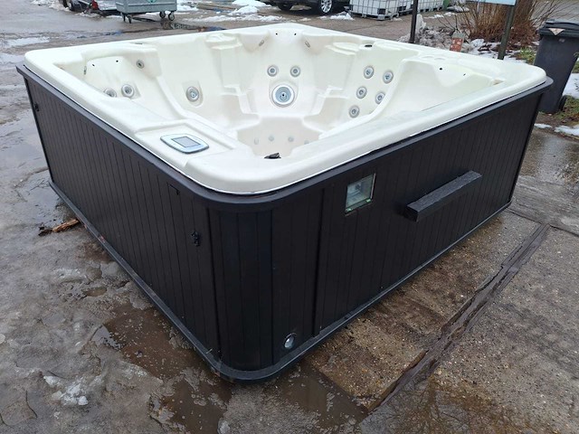 Waterwave spas 5 persoons jacuzzi en buitenspa - afbeelding 14 van  20