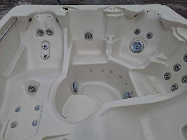 Waterwave spas 5 persoons jacuzzi en buitenspa - afbeelding 10 van  18