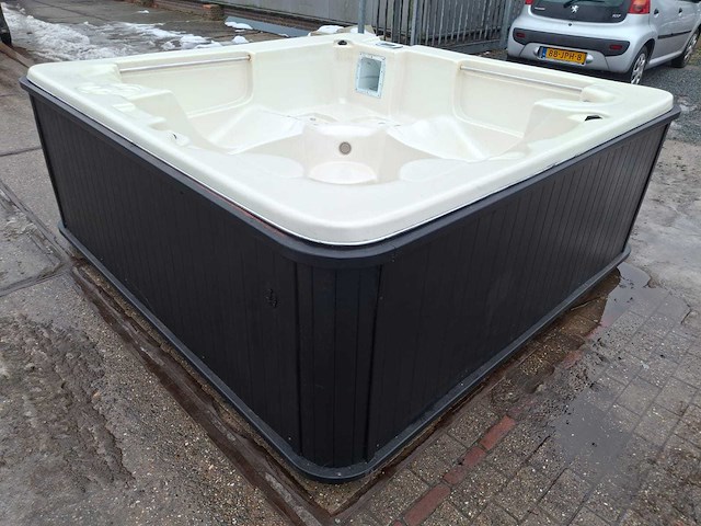 Waterwave spas 5 persoons jacuzzi en buitenspa - afbeelding 21 van  30