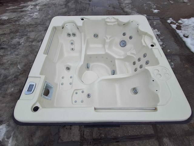 Waterwave spas 5 persoons jacuzzi en buitenspa - afbeelding 12 van  30