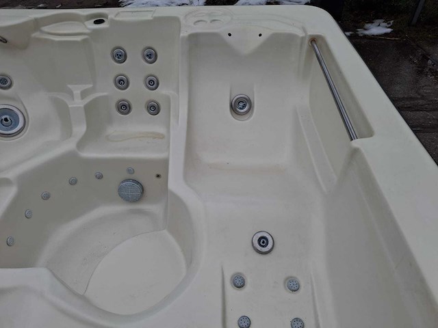 Waterwave spas 5 persoons jacuzzi en buitenspa - afbeelding 11 van  28