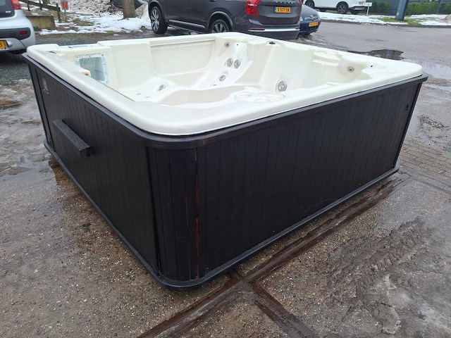 Waterwave spas 5 persoons jacuzzi en buitenspa - afbeelding 25 van  28
