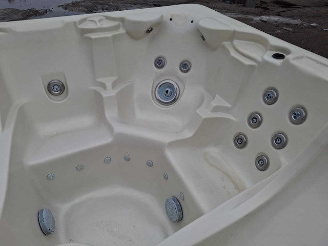 Waterwave spas 5 persoons jacuzzi en buitenspa - afbeelding 16 van  30