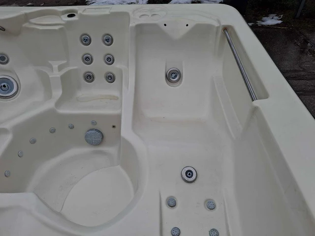 Waterwave spas 5 persoons jacuzzi en buitenspa - afbeelding 11 van  30