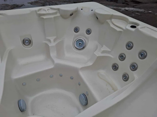 Waterwave spas 5 persoons jacuzzi en buitenspa - afbeelding 16 van  30