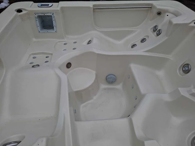 Waterwave spas 5 persoons jacuzzi en buitenspa - afbeelding 2 van  30
