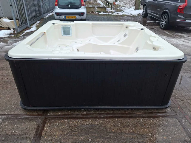 Waterwave spas 5 persoons jacuzzi en buitenspa - afbeelding 26 van  30