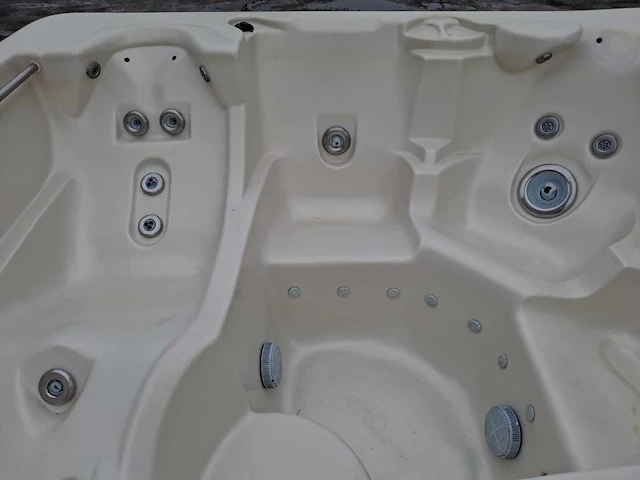 Waterwave spas 5 persoons jacuzzi en buitenspa - afbeelding 17 van  30