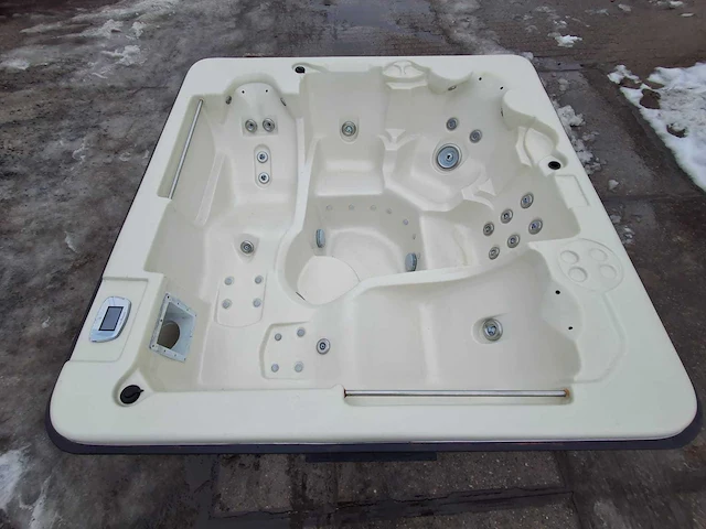 Waterwave spas 5 persoons jacuzzi en buitenspa - afbeelding 12 van  30