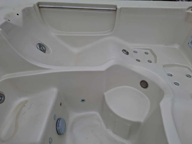 Waterwave spas 5 persoons jacuzzi en buitenspa - afbeelding 7 van  30