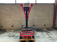 Watson standing plate loaded lateral raise - afbeelding 3 van  8