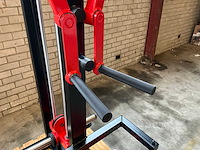 Watson standing plate loaded lateral raise - afbeelding 6 van  8