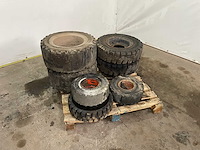 Watts - heftruck bandenset volrubber - afbeelding 1 van  14