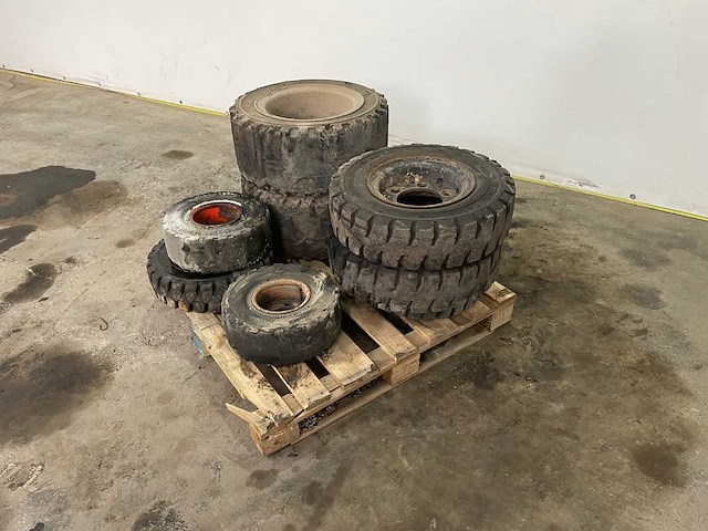 Watts - heftruck bandenset volrubber - afbeelding 7 van  14