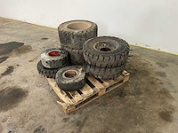 Watts - heftruck bandenset volrubber - afbeelding 7 van  14