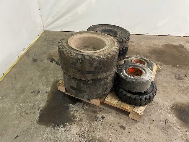 Watts - heftruck bandenset volrubber - afbeelding 9 van  14