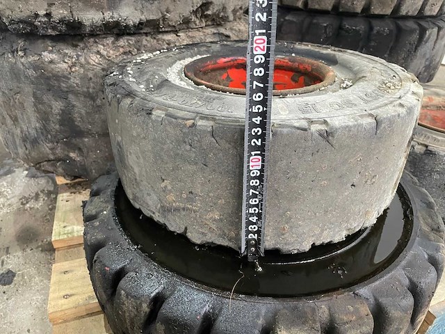 Watts - heftruck bandenset volrubber - afbeelding 12 van  14