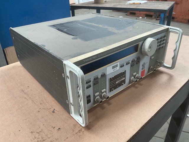 Wavetek model 288 synthesized function generator - afbeelding 1 van  5