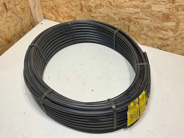 Wavin rol a 50m buis pe40 16x1,8mm sdr9 pn6 zwart/blauw - afbeelding 3 van  5