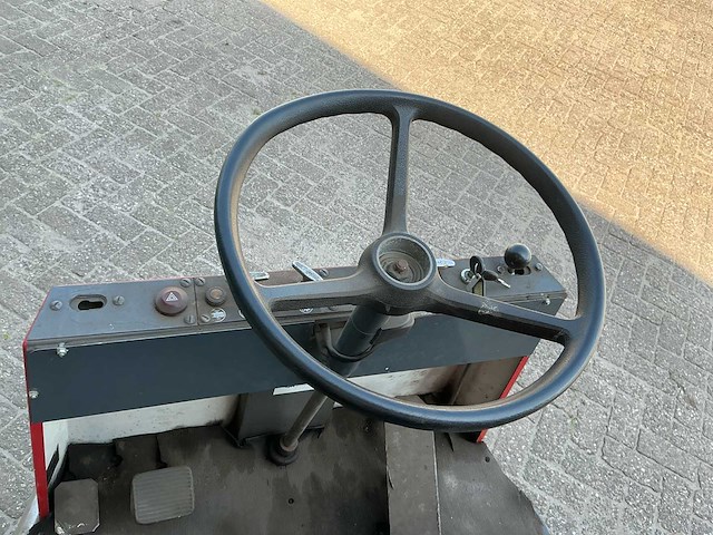 Wayne 828 benz straatveegmachine - afbeelding 6 van  20