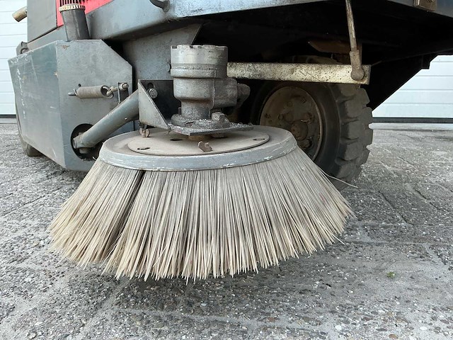 Wayne 828 benz straatveegmachine - afbeelding 10 van  20