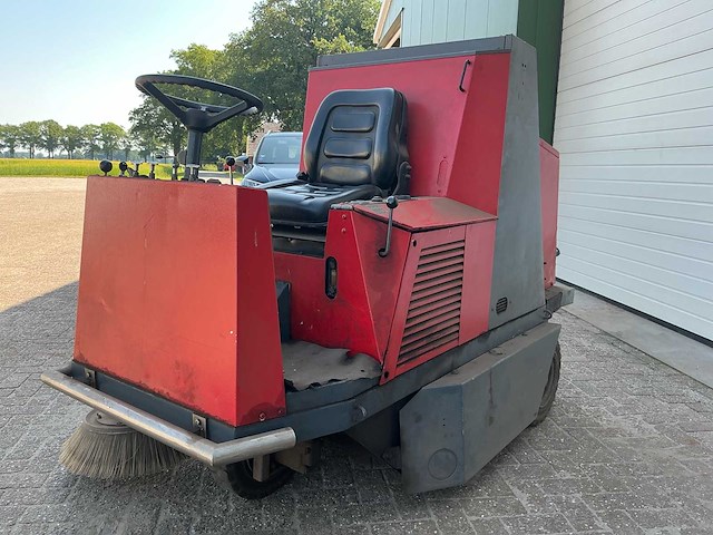 Wayne 828 benz straatveegmachine - afbeelding 1 van  20