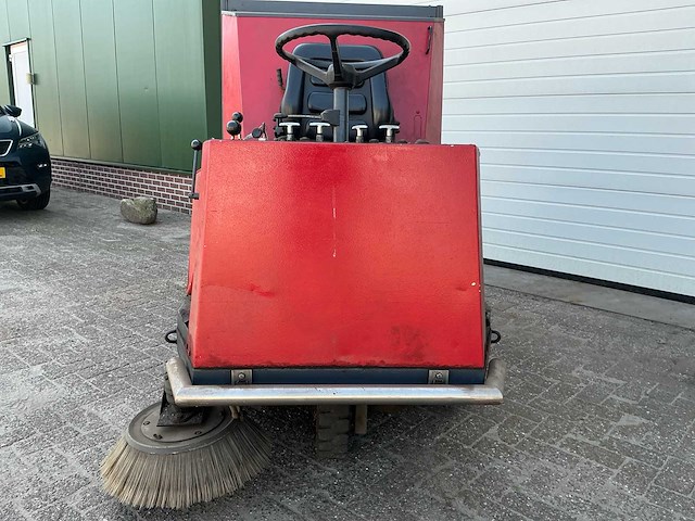 Wayne 828 benz straatveegmachine - afbeelding 12 van  20