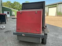 Wayne 828 benz straatveegmachine - afbeelding 14 van  20