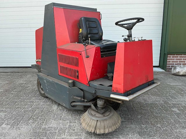 Wayne 828 benz straatveegmachine - afbeelding 15 van  20
