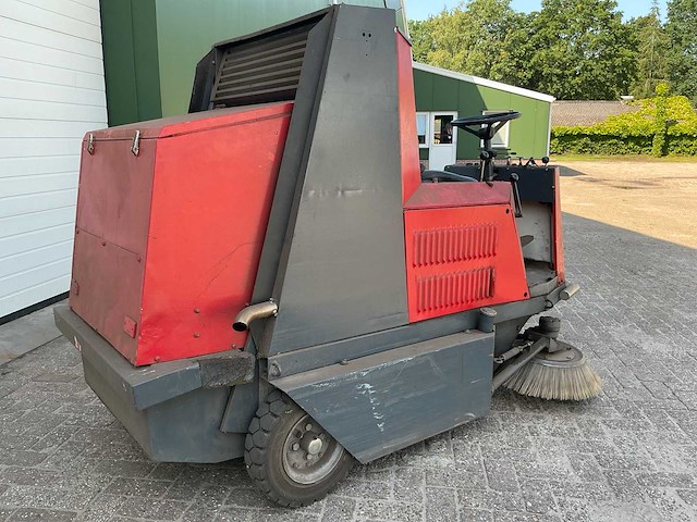 Wayne 828 benz straatveegmachine - afbeelding 17 van  20