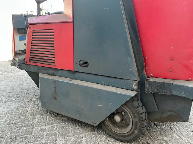 Wayne 828 benz straatveegmachine - afbeelding 19 van  20