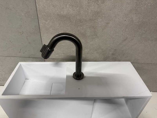 Wb - fontein solid surface 20x54x20 cm + kraan - afbeelding 2 van  7