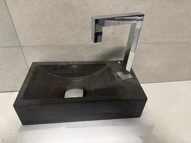 Wb - hardstenen fontein 40x22,3x10 cm + kraan - afbeelding 2 van  5