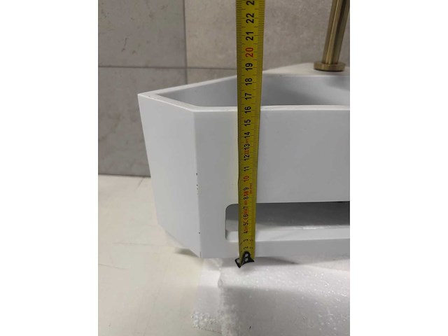 Wb - hoekfontein solid surface 35x49x16 cm + kraan - afbeelding 10 van  10