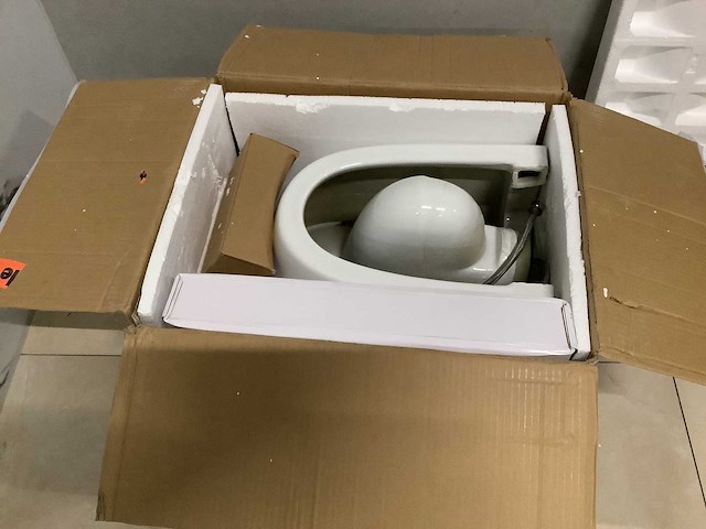 Wb - vesta 32.3331 - bidet wc met geïntegreerde kraan koud randloos incl. wc-bril - afbeelding 3 van  4
